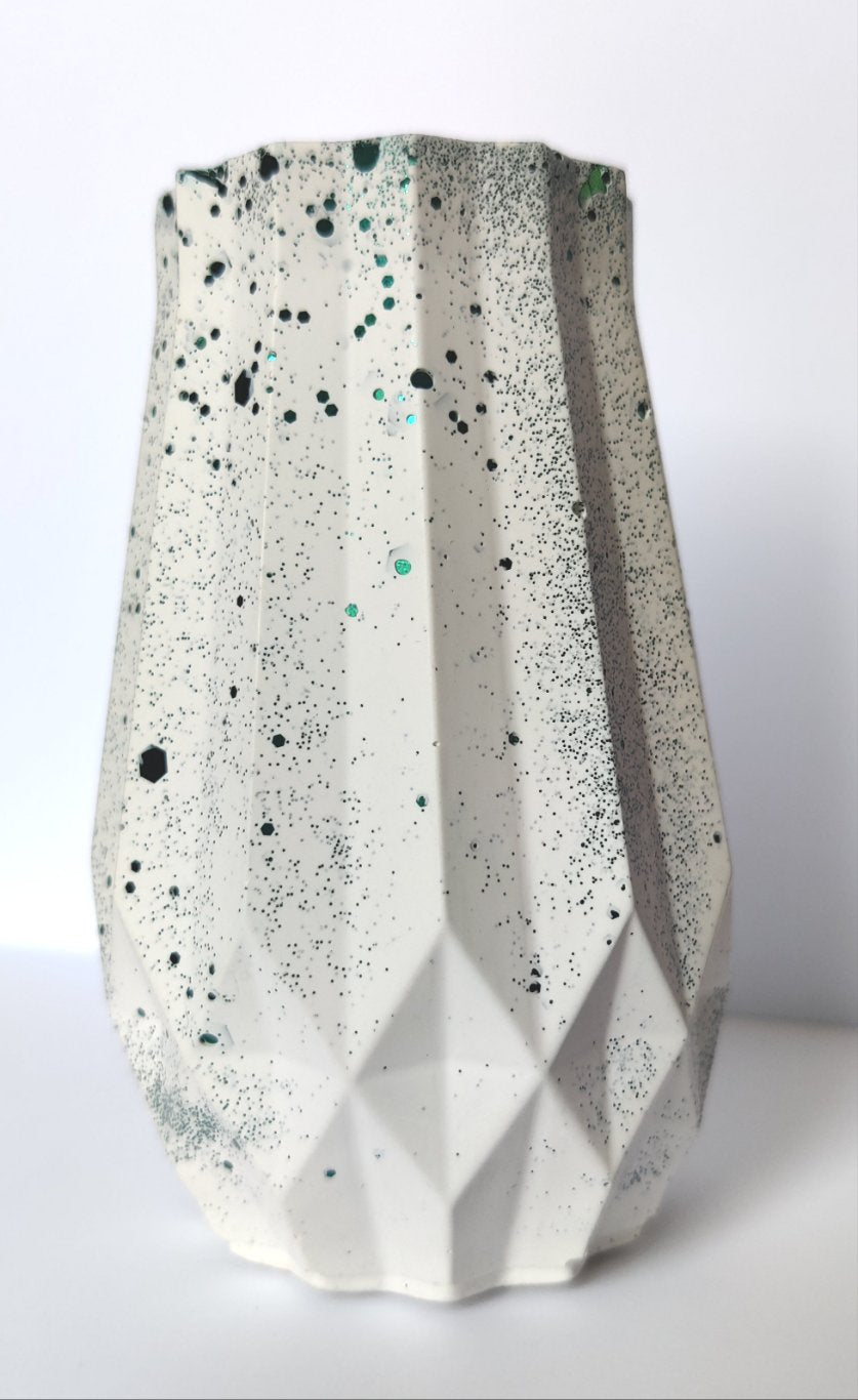 Multifaceted vase